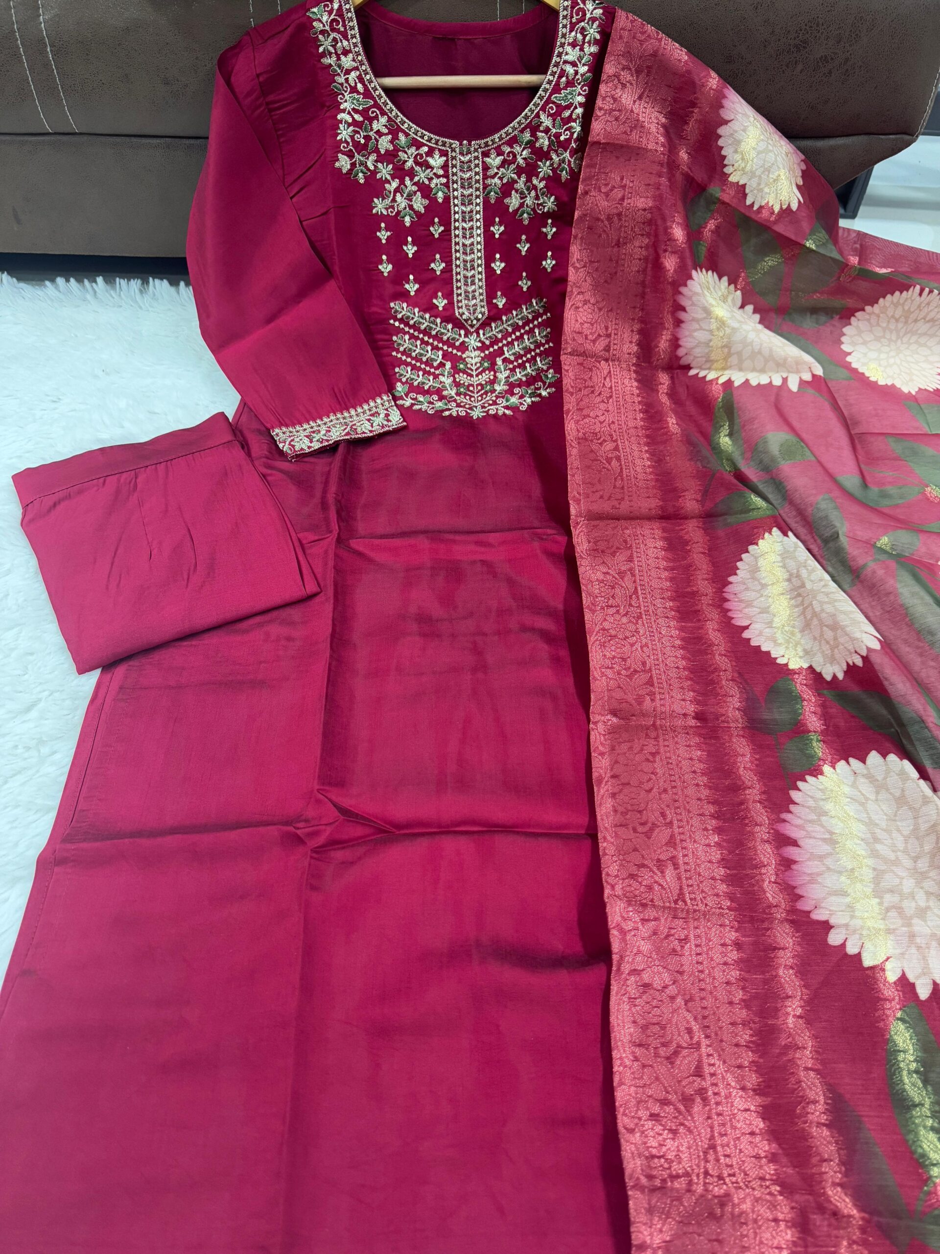 Viscose Chanderi Kurti Set with Printed Jacquard Dupatta - Image 3